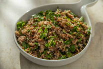 Karabugdayli mantarli roka salatasi t