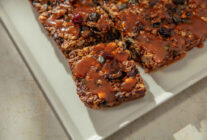 Karamelli yemisli turta bar t