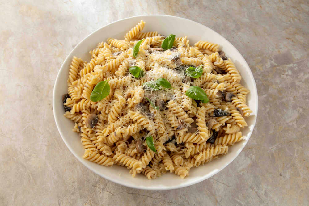 Kremali mantarli makarna t