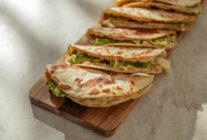 Lavasta tavuk burger t