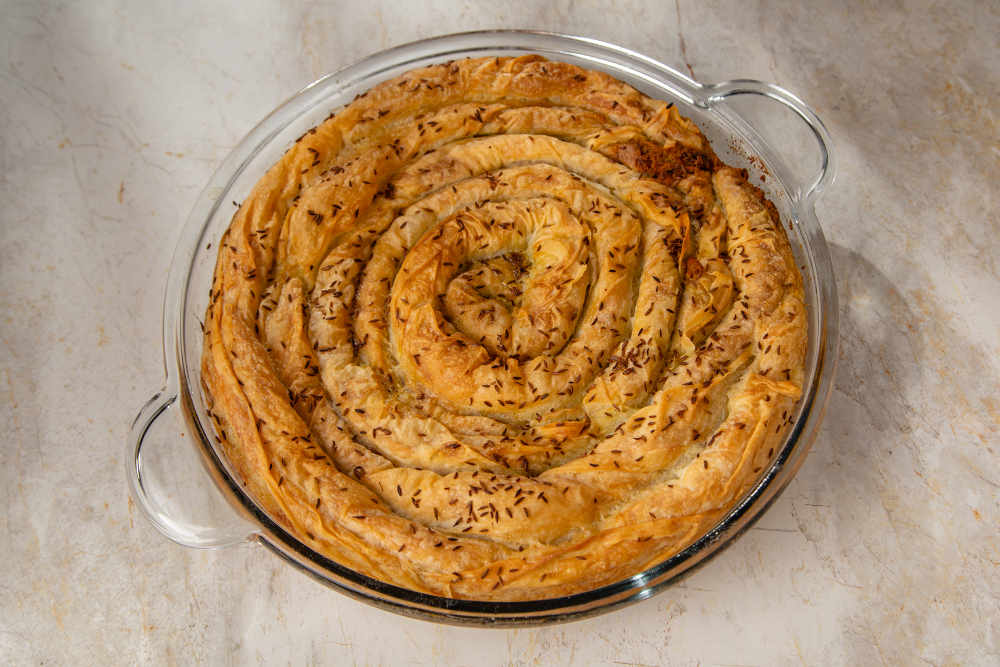 Pastirmali humuslu borek t