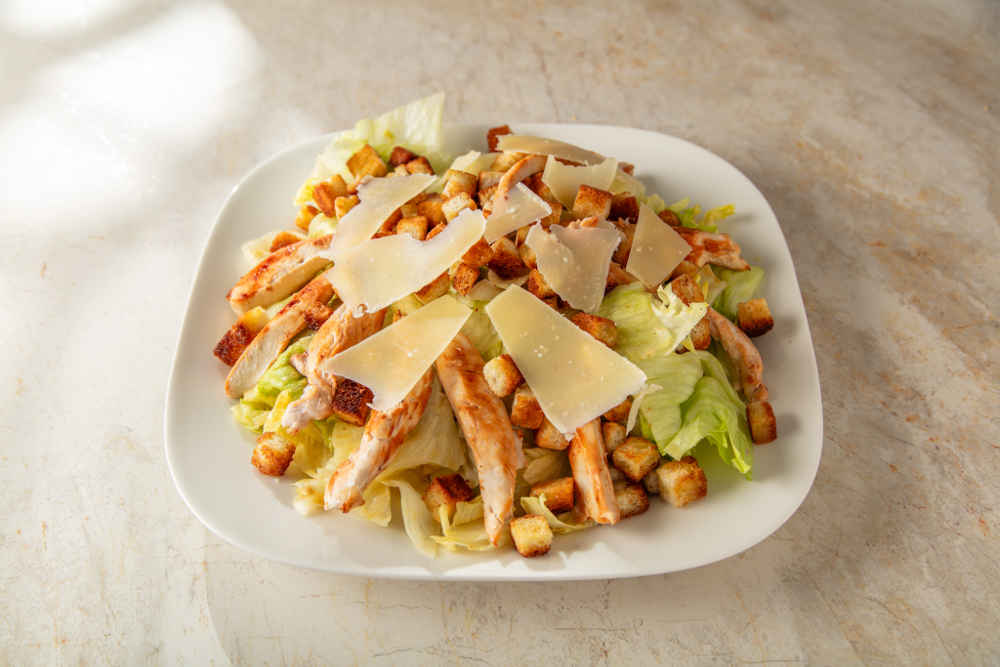 Tavuklu sezar salata t