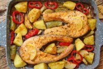 Firinda soslu somon baligi resimli yemek tarifi(11)