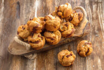 Peynirli sucuklu corek