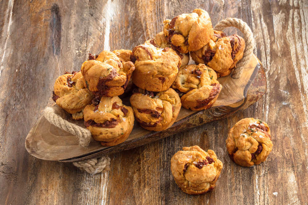 Peynirli sucuklu corek